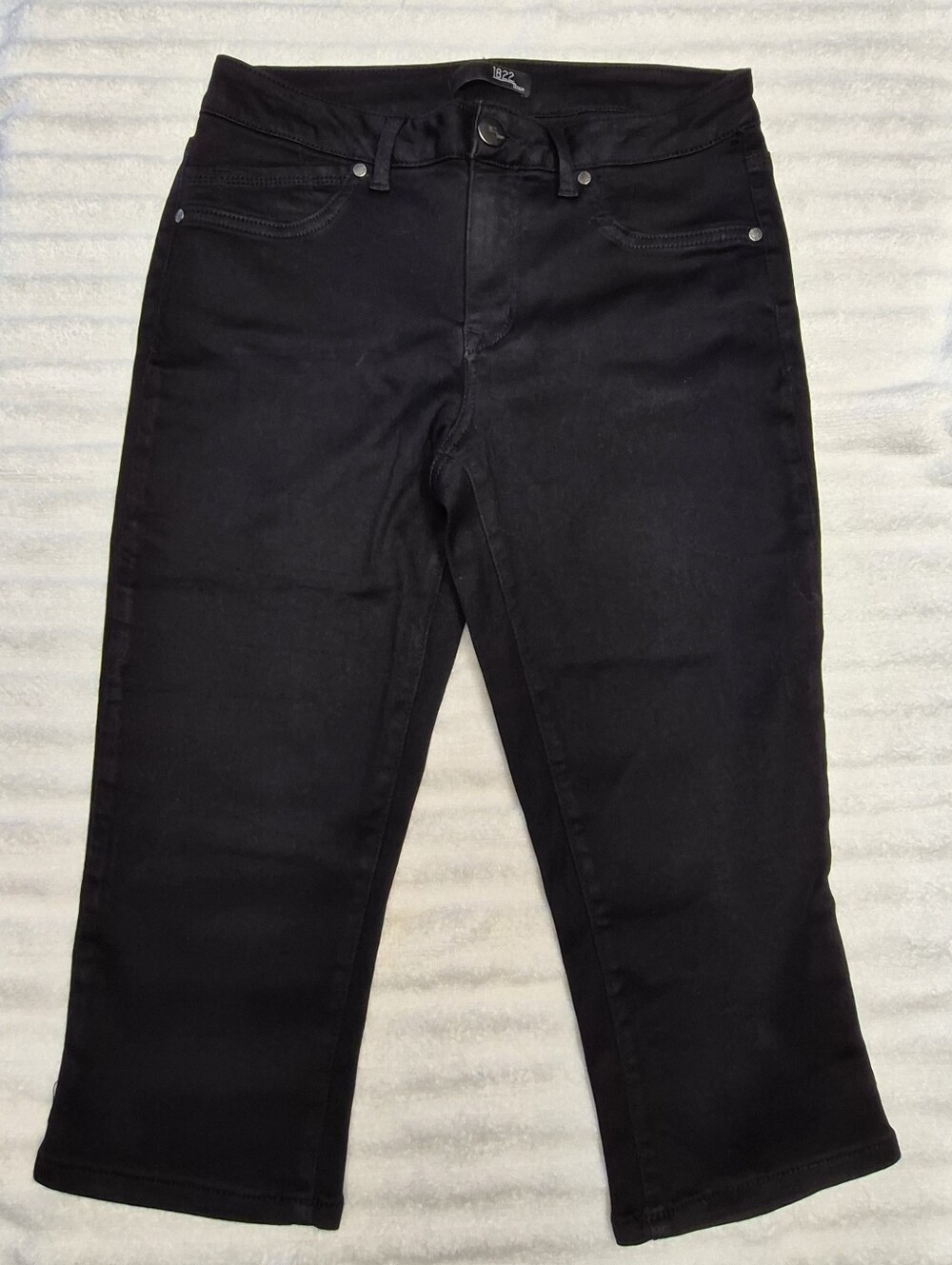 1822 'Butter' Denim Black Capris - Size 8